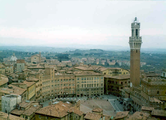 Sienne : le Palazzo Pubblico et la ville