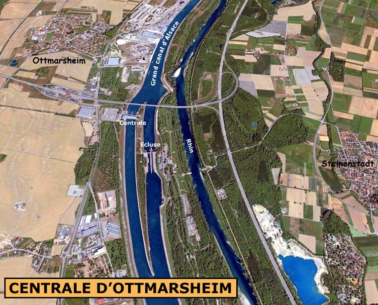 Ottmarsheim : vue générale de l’aménagement hydroélectrique sur le Grand Canal d’Alsace.