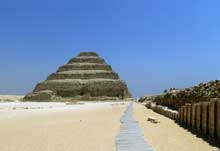 SaqqaraÂ : lâensemble funÃ©raire de Djoser. Vue depuis la cour sud du complexe funÃ©raire. (Site Egypte antique)