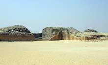 Saqqara : l’ensemble funéraire de Djoser. La cour du Sud. (Site Egypte antique)