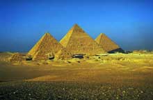 Guizeh : les grandes pyramides. (Site Egypte antique)