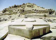 Le temple solaire de Niouserrê Ini (2416-2396) à Abou Gourob. (Site Egypte antique)