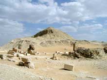 La pyramide de Pépi II Neferkarê (2247-2153) à Saqqara sud.  (Site Egypte antique)