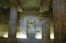 Béni-Hassan : tombe de Ameni-Amenemhat, prince nomarque sous le règne de Sésostris I ((XIIè dynastie, 1971-1926). (Site Egypte antique)