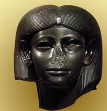 Tête de reine en sphinge, XIIè dynastie. New York, Brooklyn Museum. (Site Egypte antique)