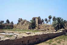 Karnak : le grand temple d’Amon : vestiges du pylône X. (Site Egypte antique)