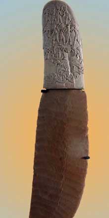 Egypte, culture de Nagada III : le couteau de Gebel el-Arak. Vue d’ensemble. Paris, musée du Louvre. (Site Egypte antique)