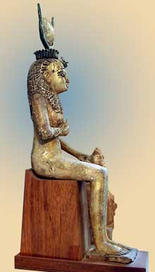 La déesse Isis. Tamaris doré, Incrustations de bronze et de verre. Epoque ptolémaïque. Musée du Louvre. (Histoire de l’Egypte ancienne)