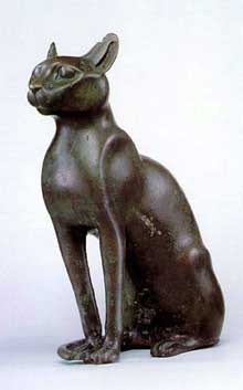 Le chat sacré Bastet. 304-30 av. JC., bronze, 27cm. Metropolitan Museum of Art, New York. (Histoire de l’Egypte ancienne)