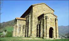 Santa Cristina de Lena : l’église. Vue du massif occidental. Vers 845