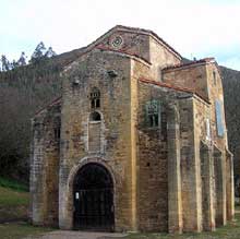 San Miguel de Lillo sur le mont Naranco : l’église. Vers 848
