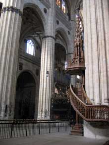 Salamanque, la cathédrale : nef et bas côté