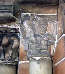Neuwiller les Saverne : labbatiale Saints-Pierre-et-Paul : détail du portail du transept nord