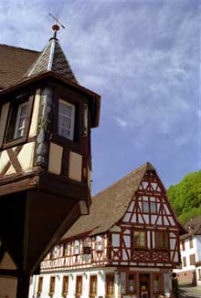 Oberbronn: Oriel de la maison vigneronne de 1610. (La maison alsacienne)
