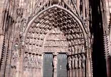 Strasbourg, cathÃ©draleÂ : contreforts, arcs-boutants et pinacles du flanc sud