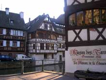 Strasbourg Petite France: Place Six. (La maison alsacienne)