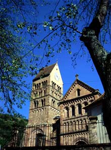 Gueberschwihr: léglise saint Pantaléon et son clocher roman