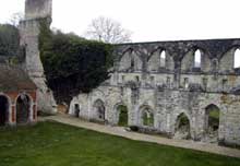 Abbaye de Mortemer. Vestiges de labbatiale cistercienne fondée en 1134
