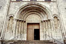 Saint Martin de Boscherville : l’abbatiale Saint Georges. Façade