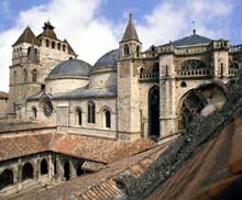 Cahors, la cathédrale saint Etienne. Vue générale