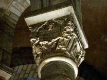 Clermont Ferrand : Notre Dame du Port : chapiteau du chur : lassomption