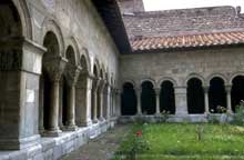 Elne, ancienne cathédrale sainte Eulalie. Le cloître, vue générale