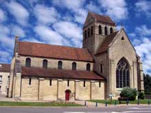 Gassicourt (Yvelines) : église, ancienne chapelle du Prieuré bénédictin de Saint-Sulpice