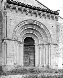 Lescure (Tarn) : église saint Michel. Le portail occidental