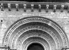 Lescure (Tarn) : église saint Michel. Voussures du portail occidental