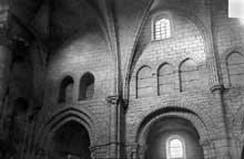 Longpont sur Orge (Essonne) : basilique Notre dame de la Bonne Garde. Elévation de la nef
