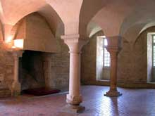 Noirlac (Cher) : abbaye cistercienne, salle des moines.