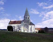 Plassac (Charente) : église saint Cybard. Vue générale