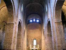 Saint Guilhem le désert (Hérault). Vue générale de l’abbaye. L’église abbatiale date du XIè