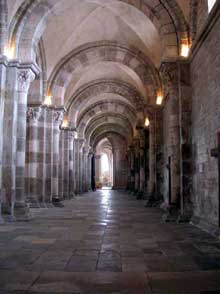 Vézelay (Yonne), basilique sainte Madeleine. Le collatéral sud