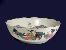 Bol en porcelaine de Chantilly, décor de style « kakiemon » dit « à l’écureuil et à la haie fleurie ». Diamètre 18cm. Vers 1735