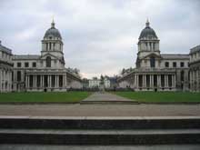 Christopher Wren : dômes symétriques du Old Royal Naval College à Greenwich, appelé aussi « Greenwich Hospital ». 169