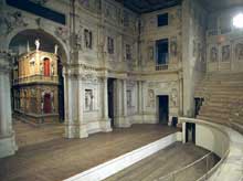 Andrea Palladio (1508-1580) : le « Théâtre Olympique » de Vicence, achevé et retouché après sa mort par Vincenzo Scamozzi (1584-1585)