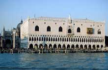 Venise : le palazzo ducale ou palais des Doges. (Histoire de lart - Quattrocento