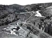 Natzwiller – Struthof : le camp (en haut), l’hôtel et la chambre à gaz (en bas) en 1950