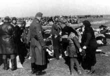 Lubny, Ukraine, 16 octobre 1941 : déshabillage avant de mourir