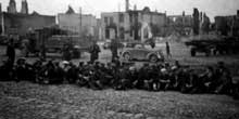 Zwolen : les Juifs rassemblés sur la place du marché le 16 septembre 1939