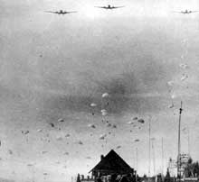 Bataille de Hollande : des parachutistes Allemands sont largués au dessus de Maastricht