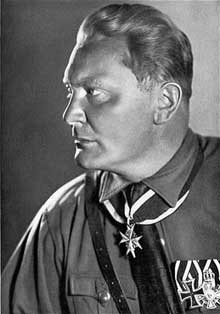 Herrmann Göring, héroïnomane, plus cupide que fanatique ; il n’en fut que plus dangereux