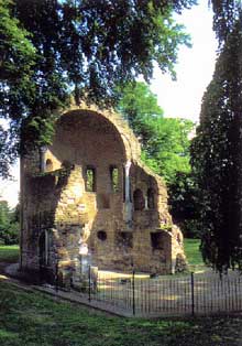 Nimègue : ruines de la chapelle Saint-Nicolas du Valkhof, vers 1050. Art ottonien